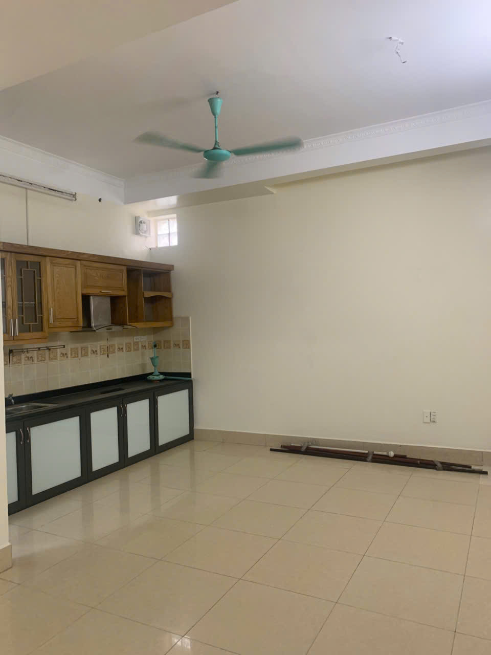 Cho thuê nhà nguyên căn 950 Nguyễn Khoái. 65m2 x 4 tầng, 4 ngủ. 11 triệu - Ảnh 1